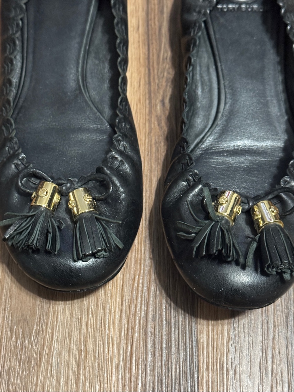 Tory Burch Black Leather Tassel Ballet Flats with Gold Logo Sz. 9.5 - Picture 7 of 9
